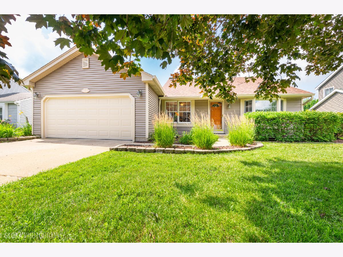 Homes & Townhomes & Condos Sold Four Colonies Crystal Lake Illinois, 1043 Plum Tree