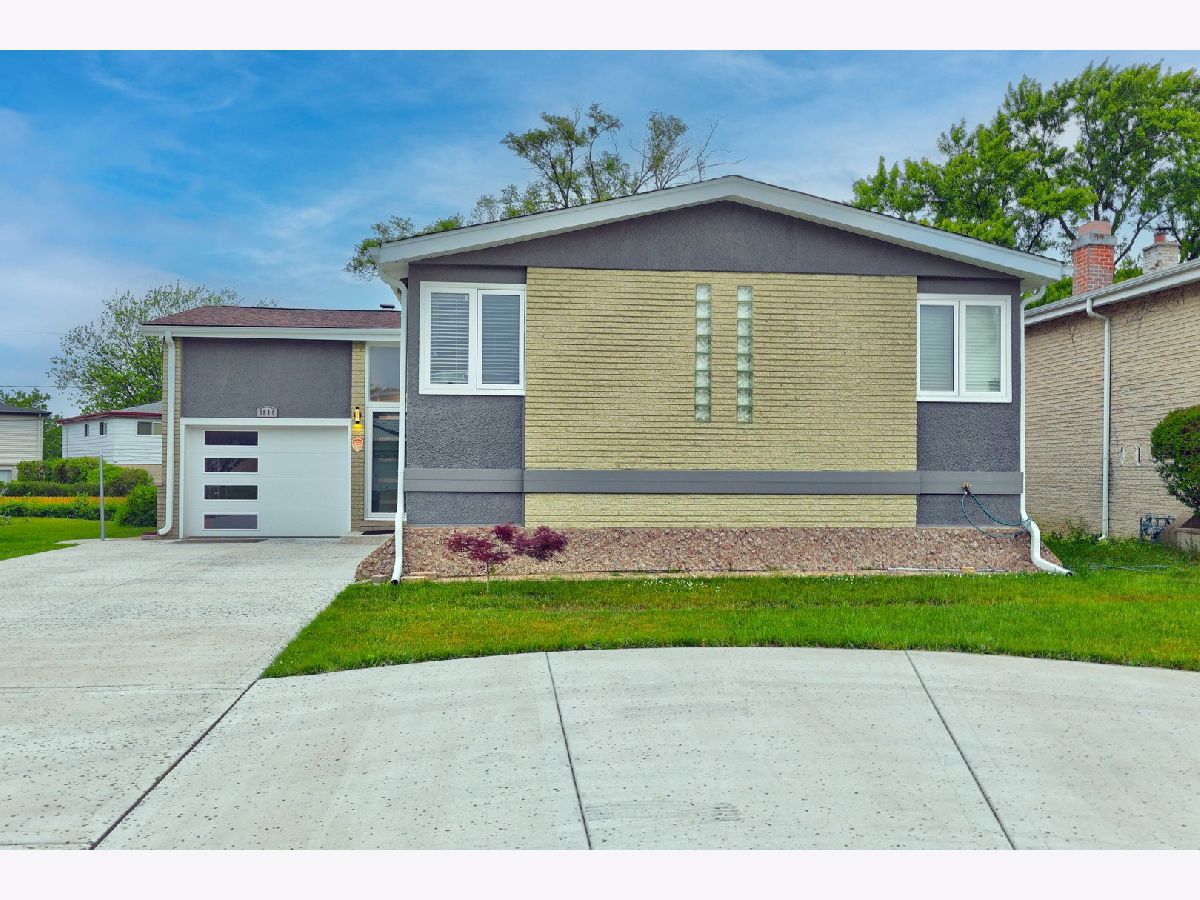 Homes For Sale Golden Acres Niles Illinois, 9810 Lauren Lane