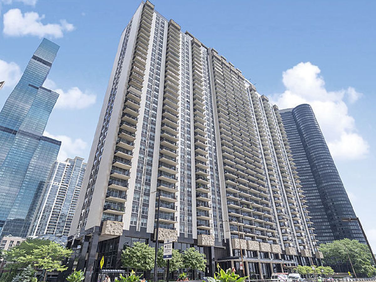 Condos & Townhomes Rented New Eastside Chicago Illinois, 400 Randolph