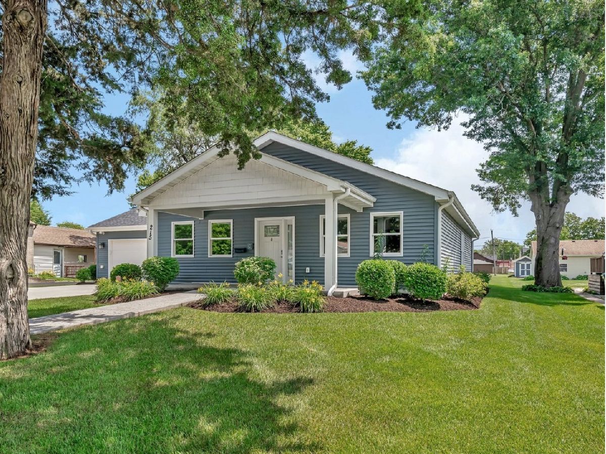  For Sale Coal City Illinois, 215 De Witt Place