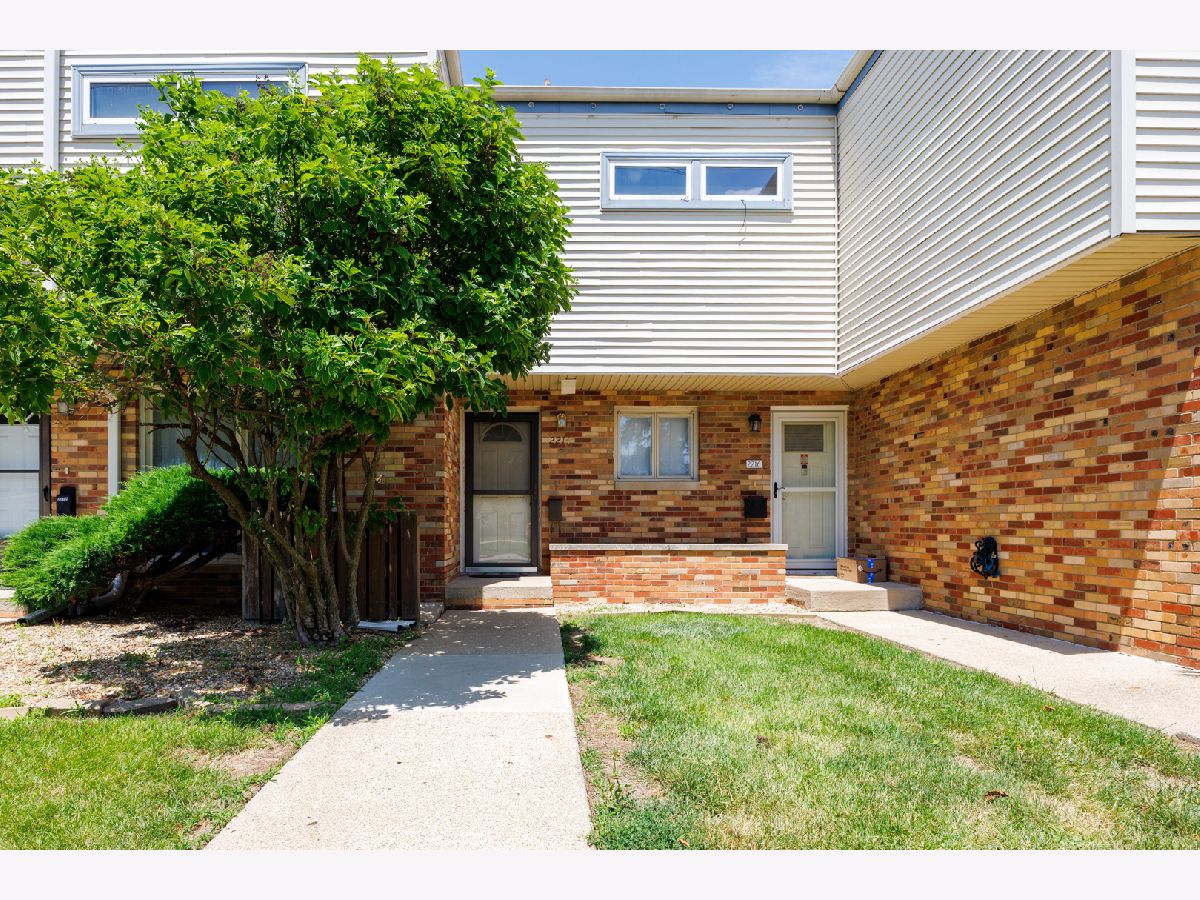  Sold Bloomington Illinois, 2214 Lincoln