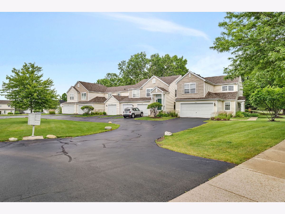 Homes & Condos & Townhomes Rented Springwood Joliet Illinois, 3605 Forest View