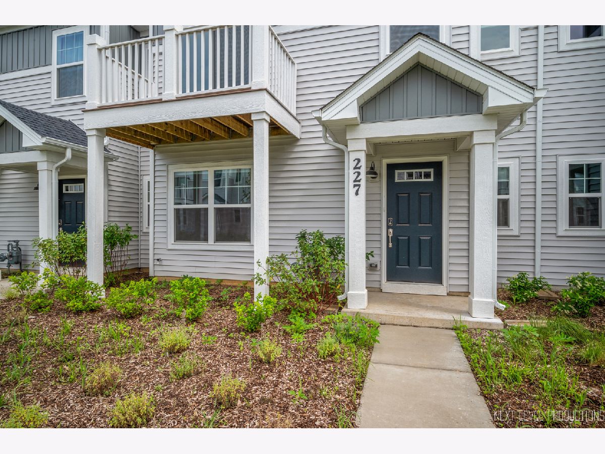 Condos & Townhomes Rented The Townes At Becketts South Elgin Illinois, 227 Kingsport