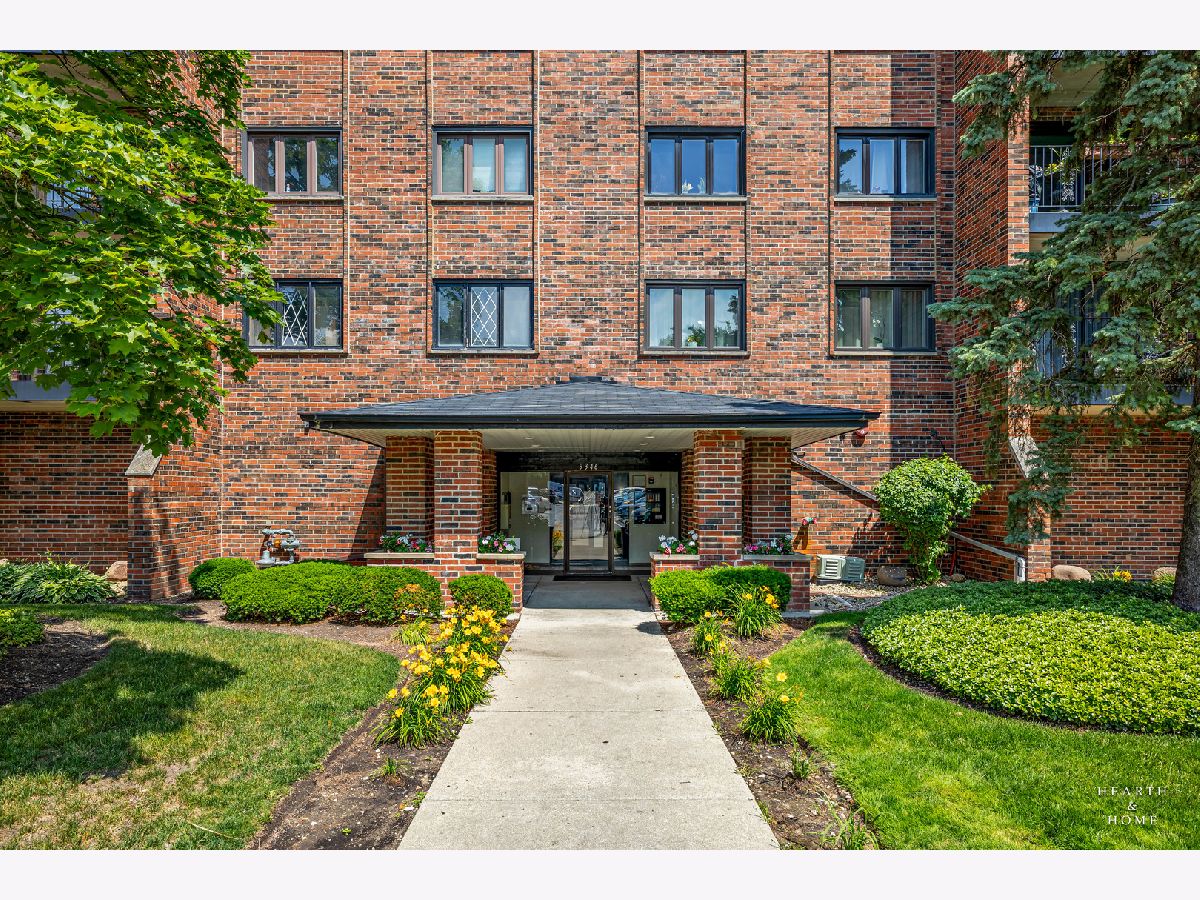Condominiums Sold Landings Des Plaines Illinois, 9346 Landings