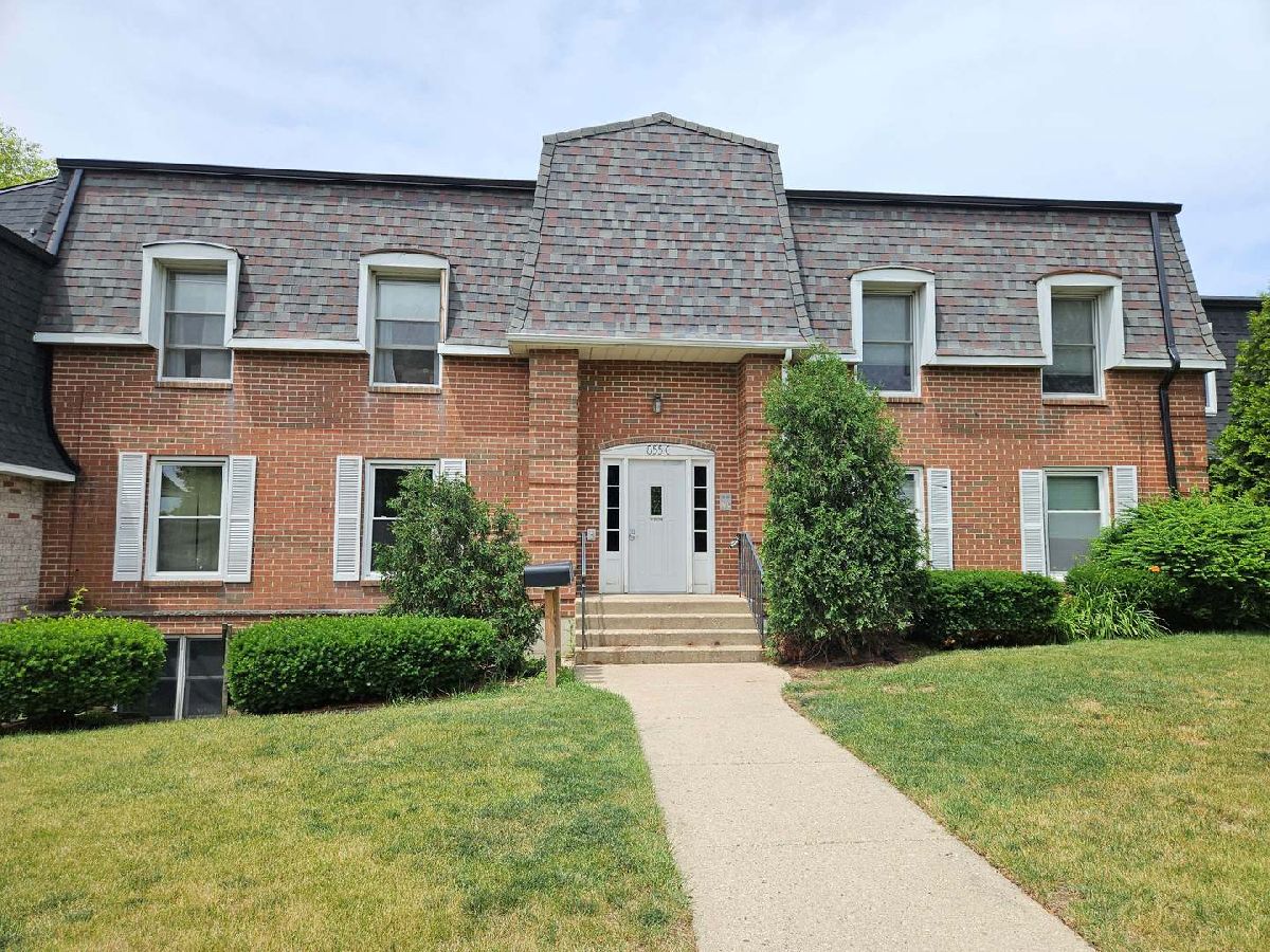  Sold West Dundee Illinois, 855 Village Quarter
