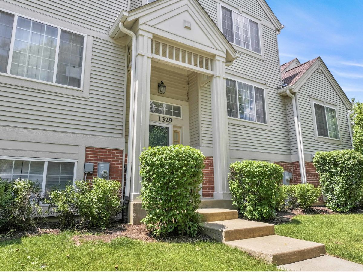 Townhomes & Condos & Homes Sold Cambria Cary Illinois, 1329 New Haven