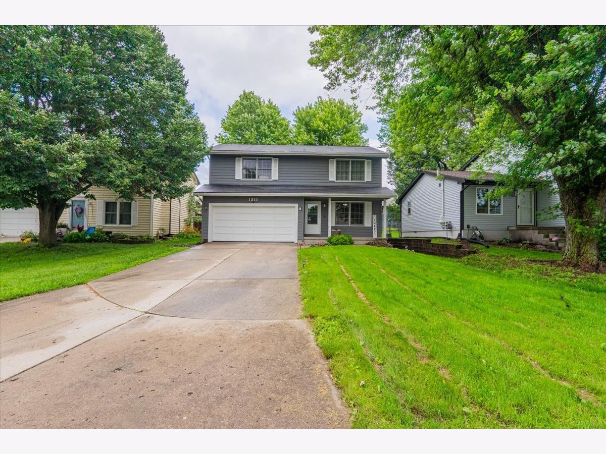Homes & Condos & Townhomes For Sale Hillcrest Bloomington Illinois, 1311 Bancroft Drive