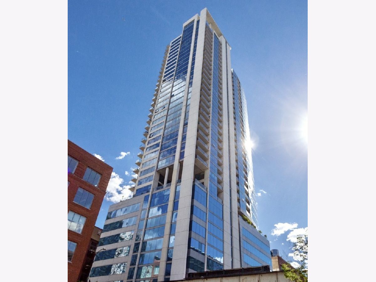 Condominiums Rented Silver Tower Chicago Illinois, 303 Ohio