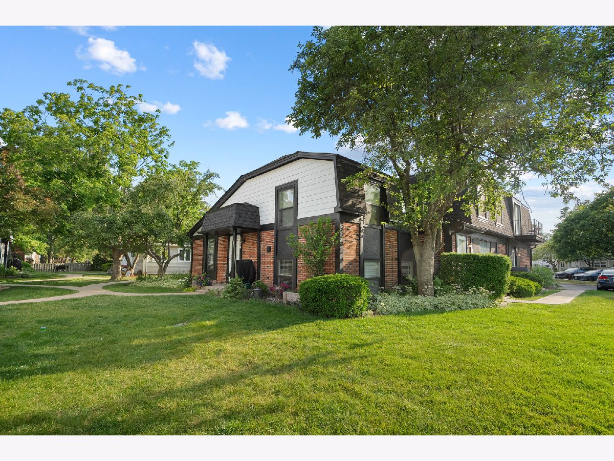 Townhomes & Condos Sold Inverrary Deerfield Illinois, 1024 Inverrary
