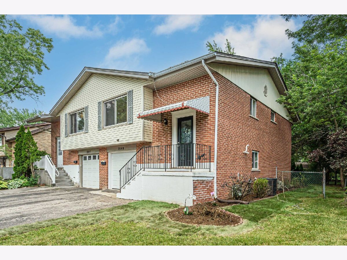 Homes & Condos & Townhomes Sold Weathersfield Schaumburg Illinois, 1549 Revere
