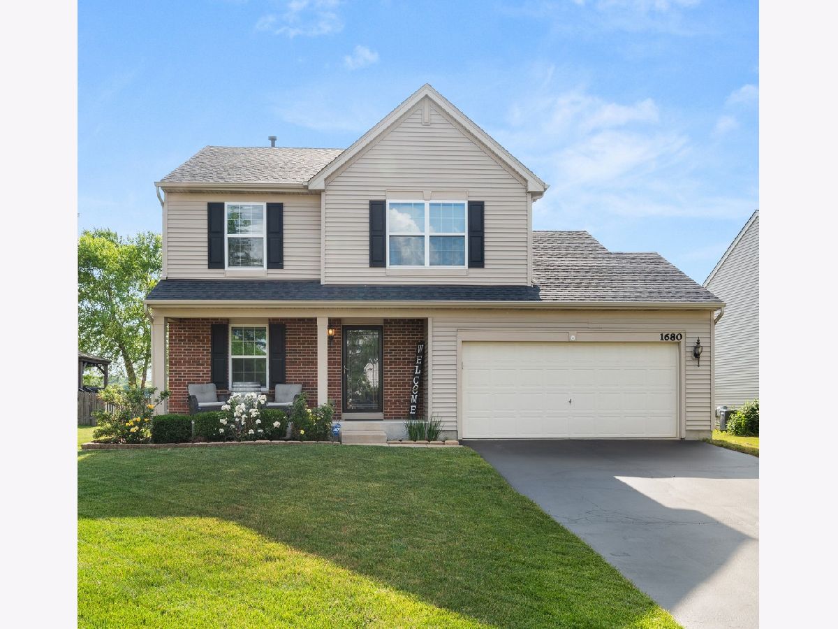 Townhomes & Homes Sold Lakewood Crossing Hampshire Illinois, 1680 Rockport