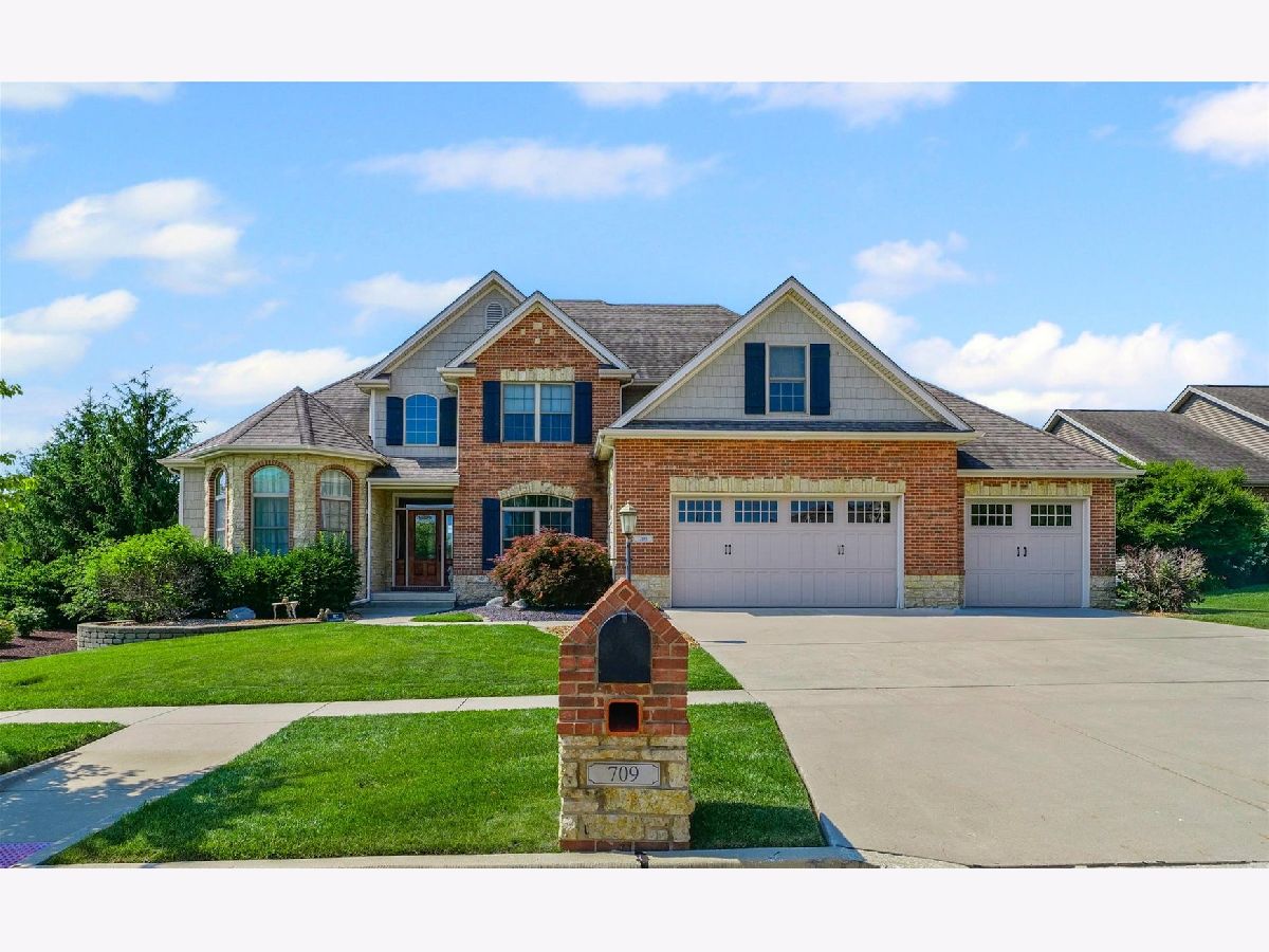 Homes For Sale Lake Falls Savoy Illinois, 709 Lake Falls Boulevard