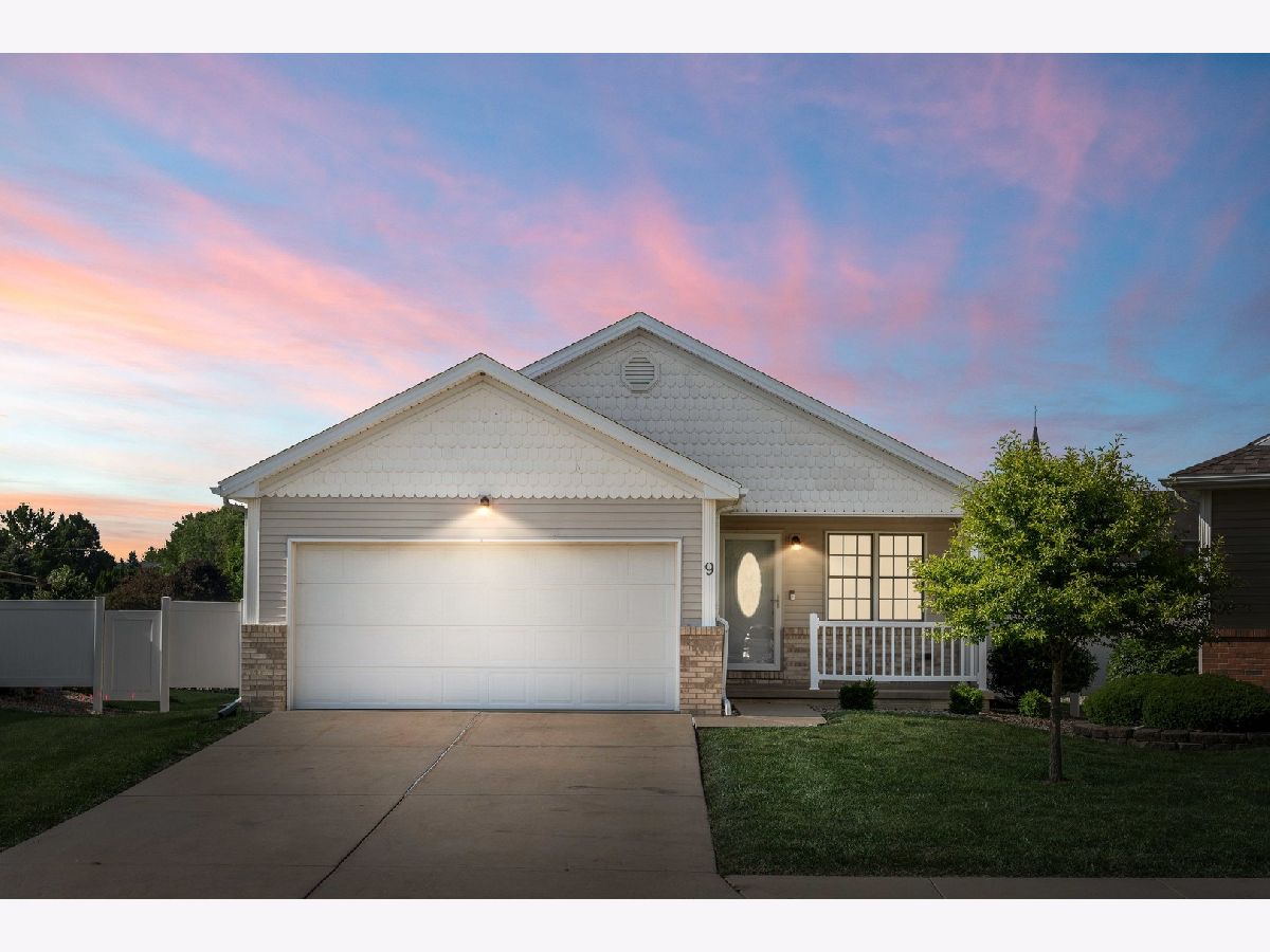 Homes & Condos & Townhomes Sold Breckenridge Bloomington Illinois, 9 Astoria