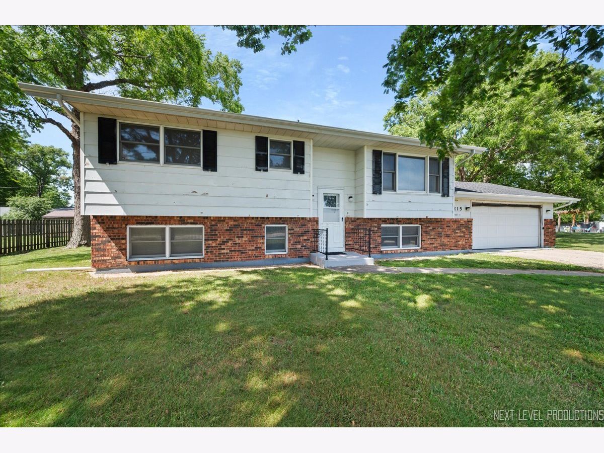  Sold Gardner Illinois, 215 Parker