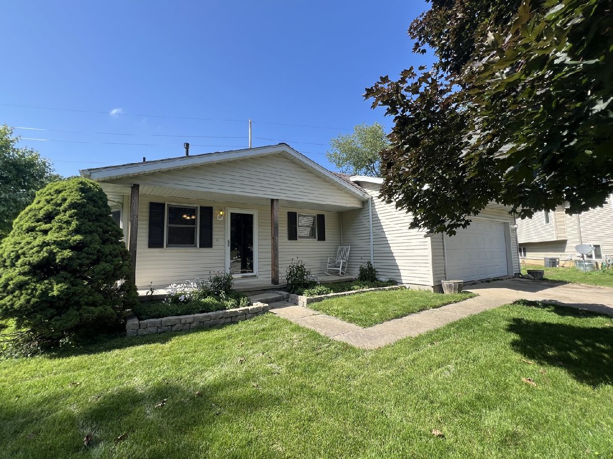 Homes & Condos & Townhomes Sold Oakwoods Bloomington Illinois, 9 Timberview