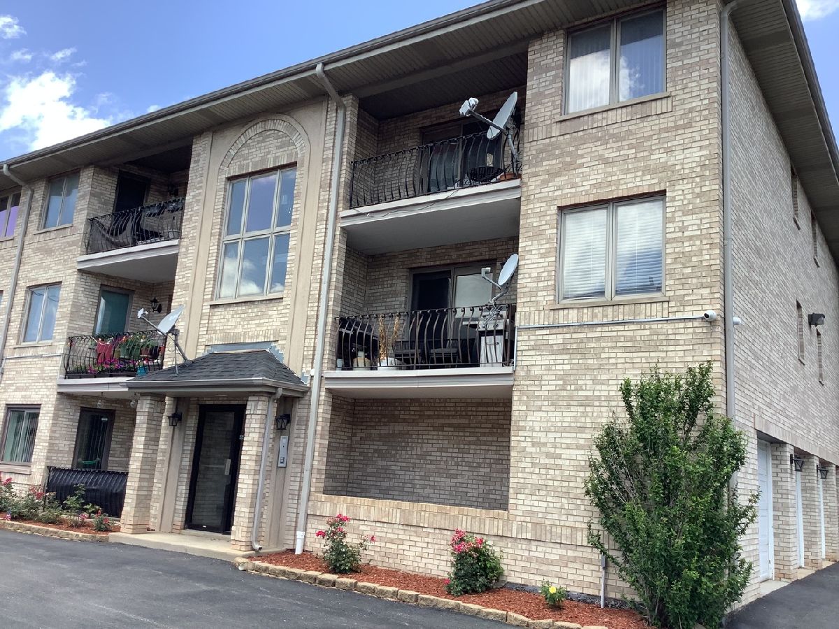  Sold Hickory Hills Illinois, 9211 Roberts