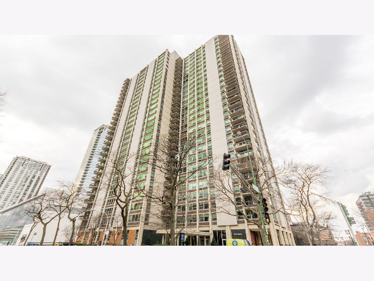 Condos & Townhomes Rented Sandburg Village Chicago Illinois, 1255 Sandburg
