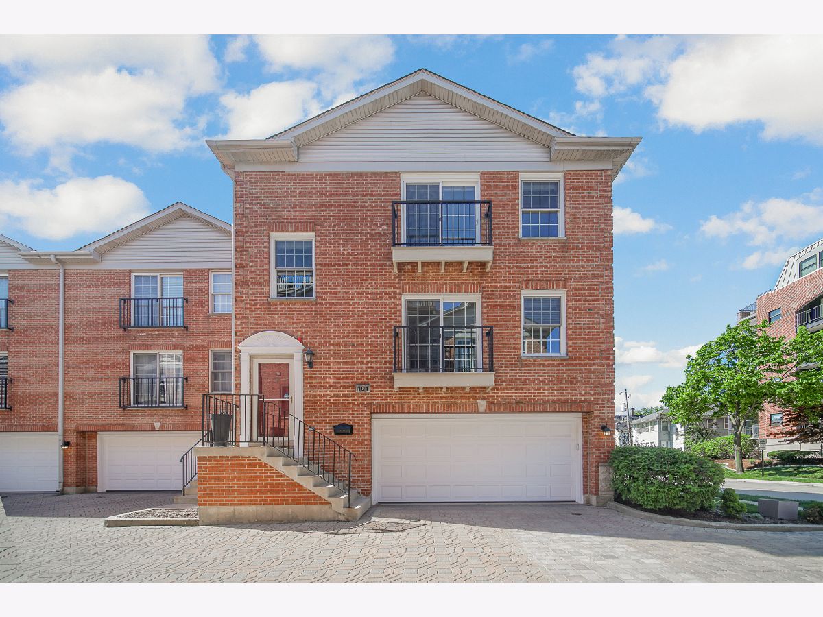  Rented Arlington Heights Illinois, 101 Evergreen