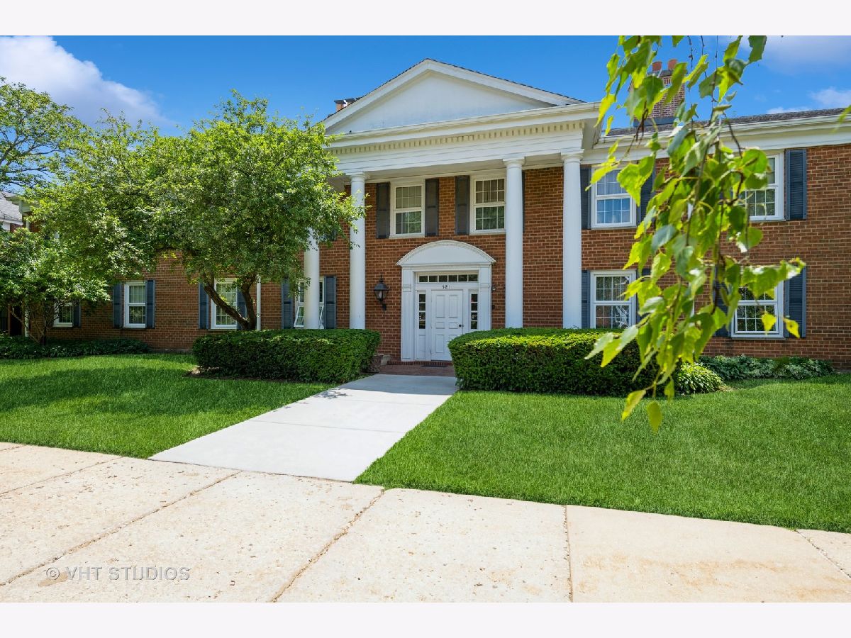 Condominiums Sold Coventry Club Crystal Lake Illinois, 521 Coventry