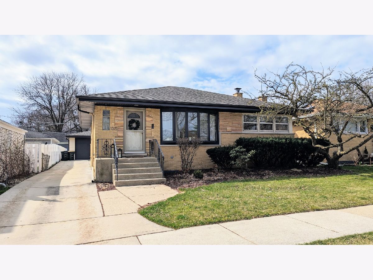 Homes Rented Arlington Park Manor Arlington Heights Illinois, 1315 Oakton