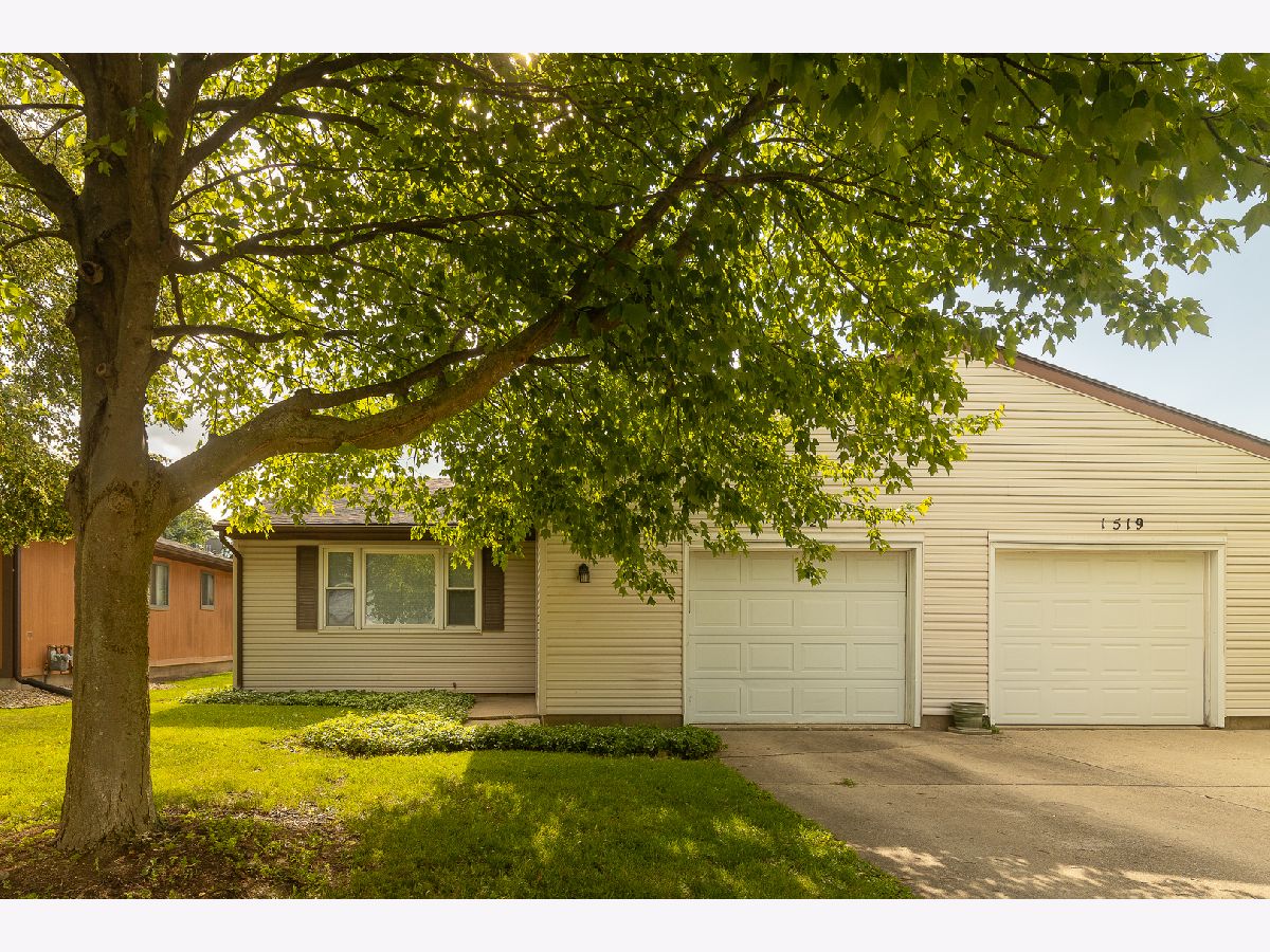  Sold Sycamore Illinois, 1521 Pebblewood