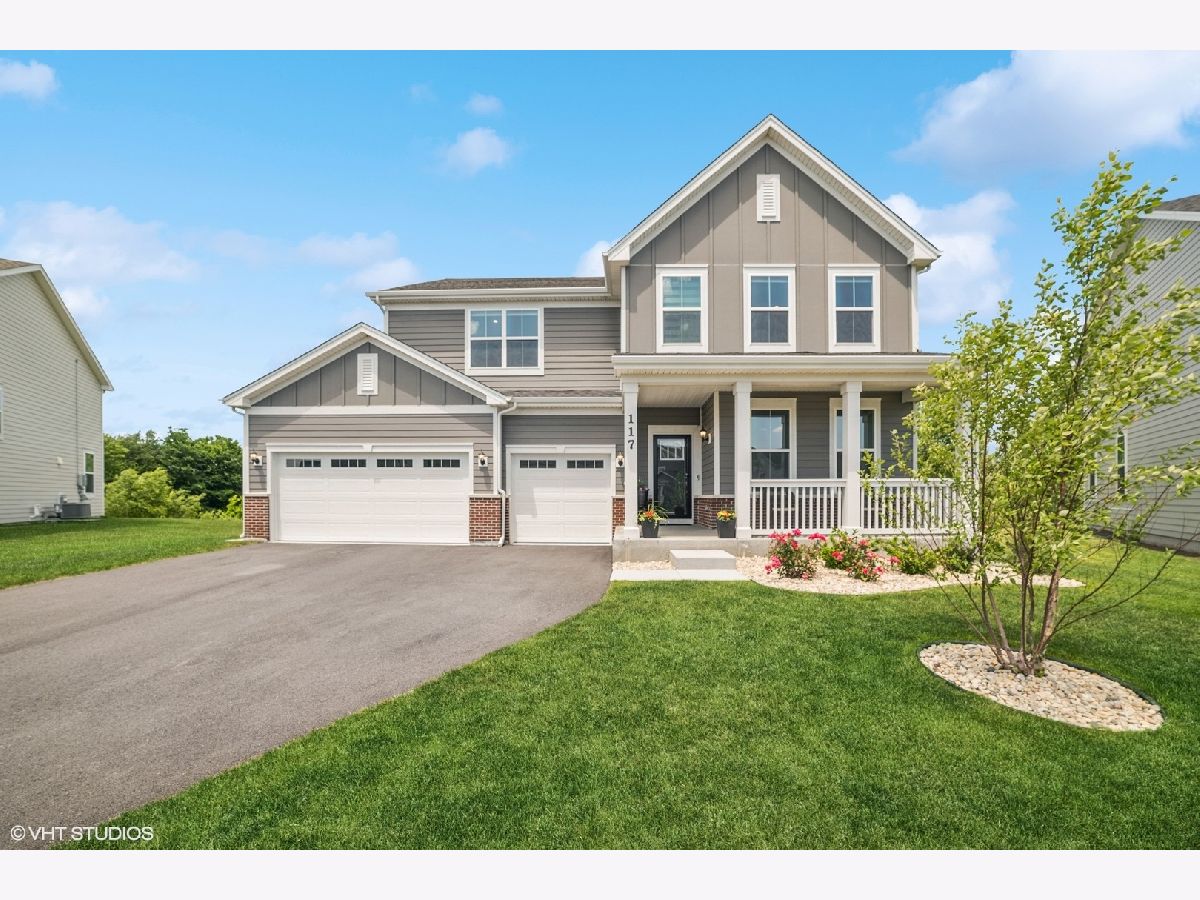  Sold Elgin Illinois, 117 Hedgerow