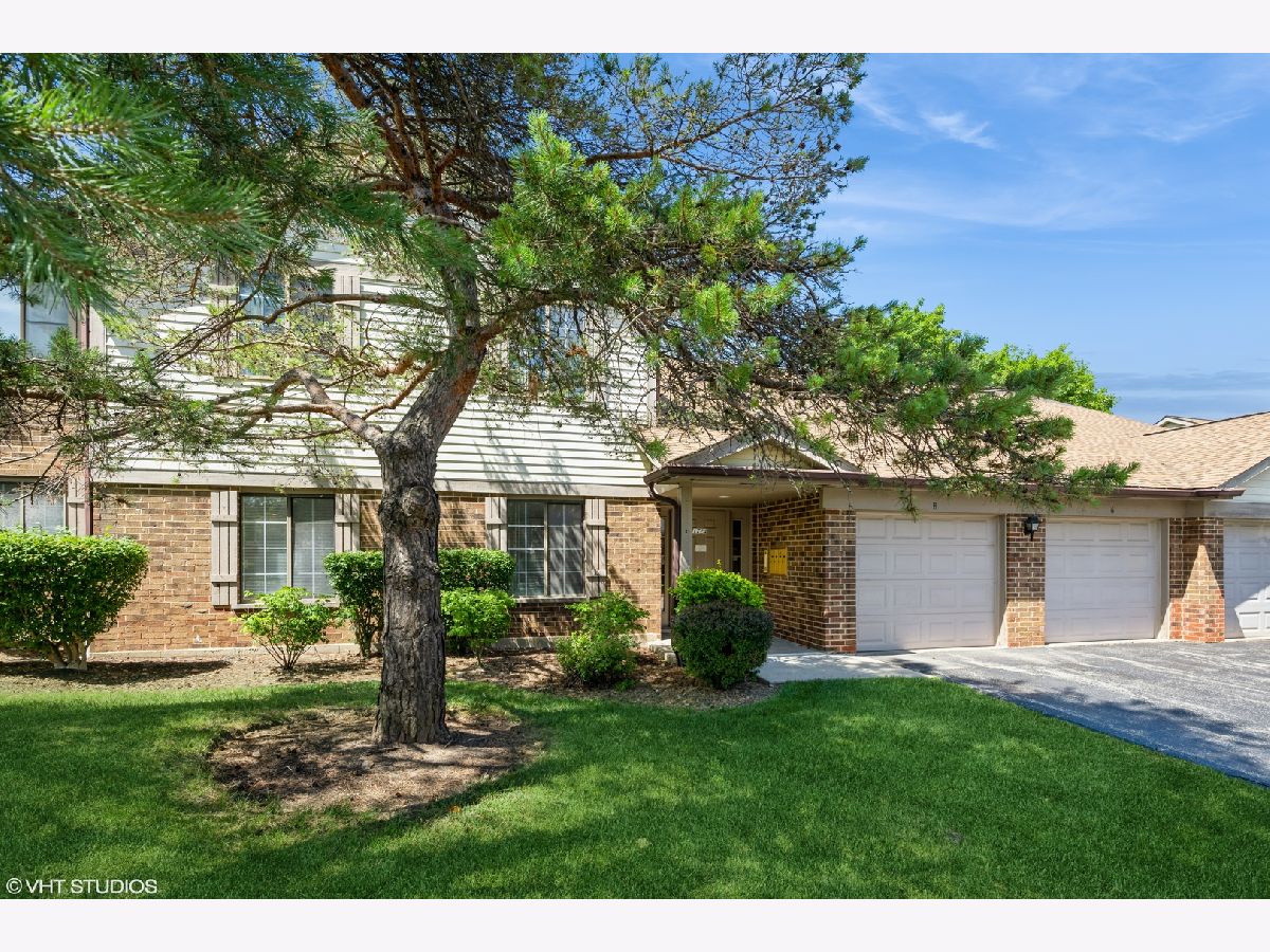 Townhomes & Condos Sold Pheasant Trail Arlington Heights Illinois, 1724 Quail