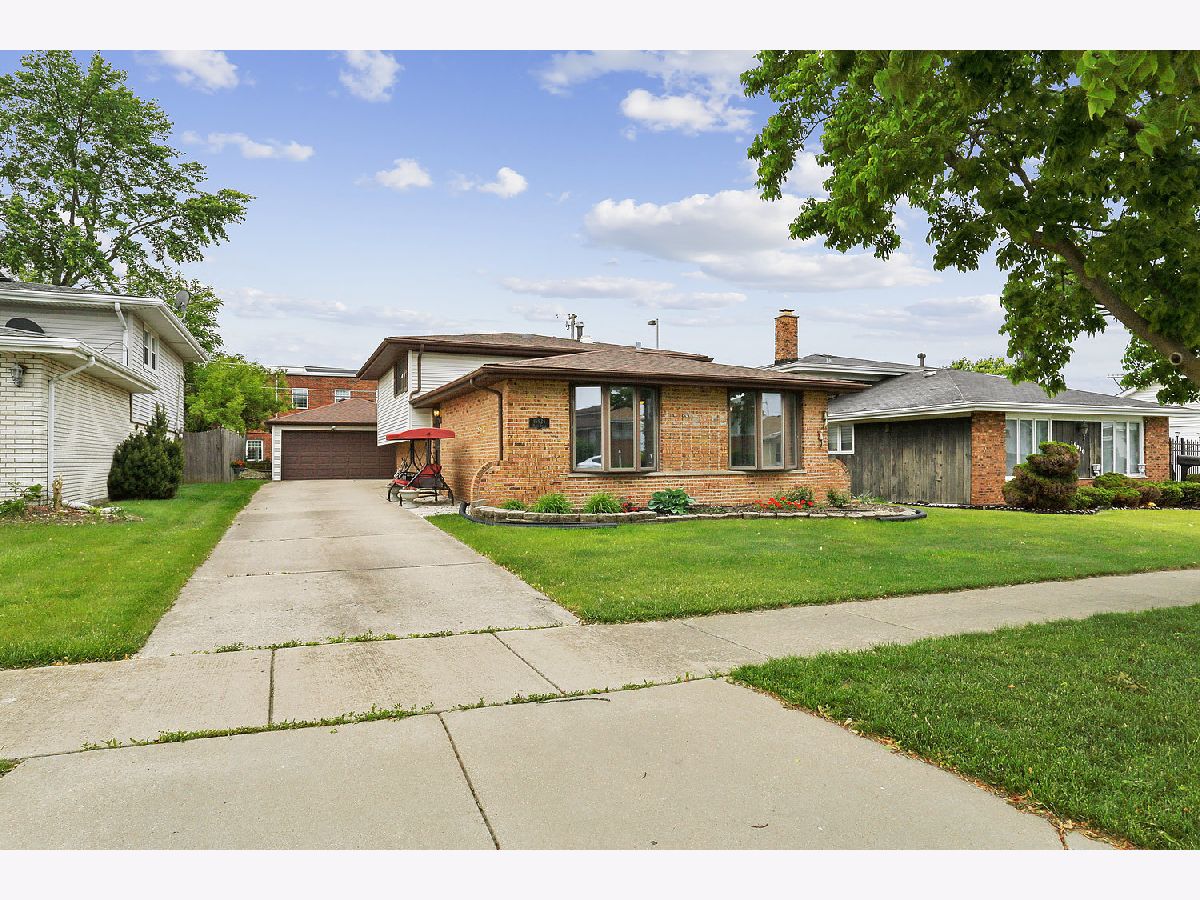  Sold Orland Hills Illinois, 15924 Haven