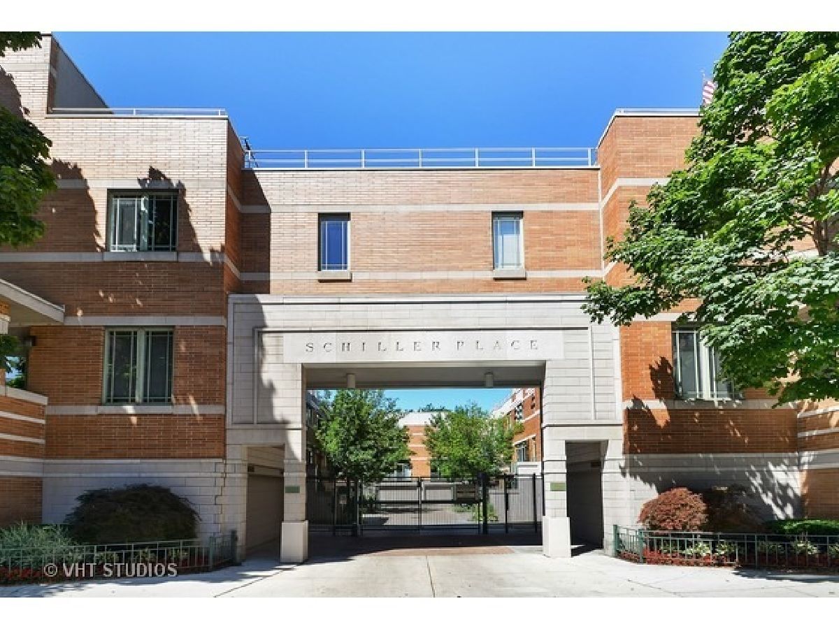 Townhomes Rented Schiller Place Chicago Illinois