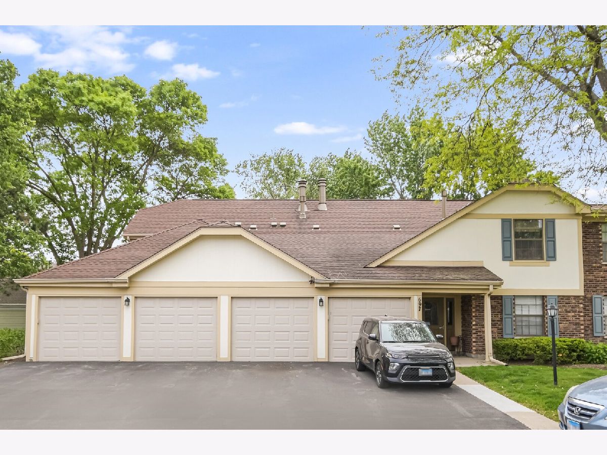 Condos & Townhomes Rented Lexington Commons Wheeling Illinois, 697 Oakmont