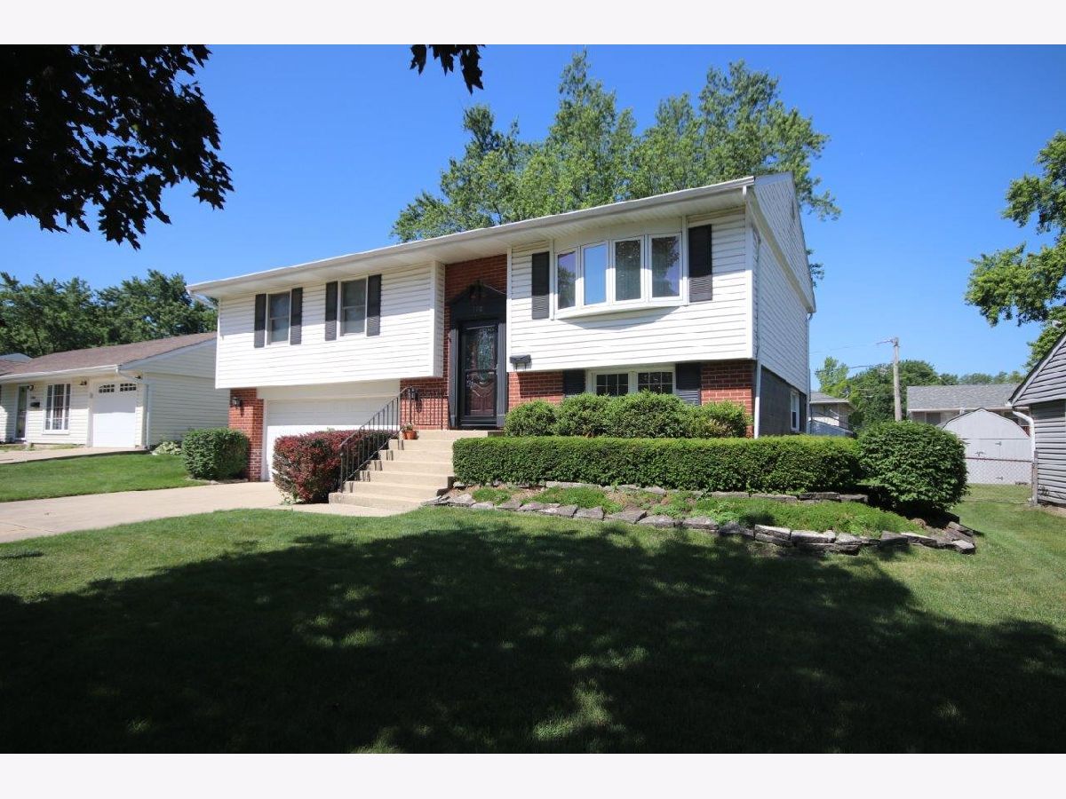 Homes & Townhomes Sold Woodland Heights Streamwood Illinois, 102 Villa