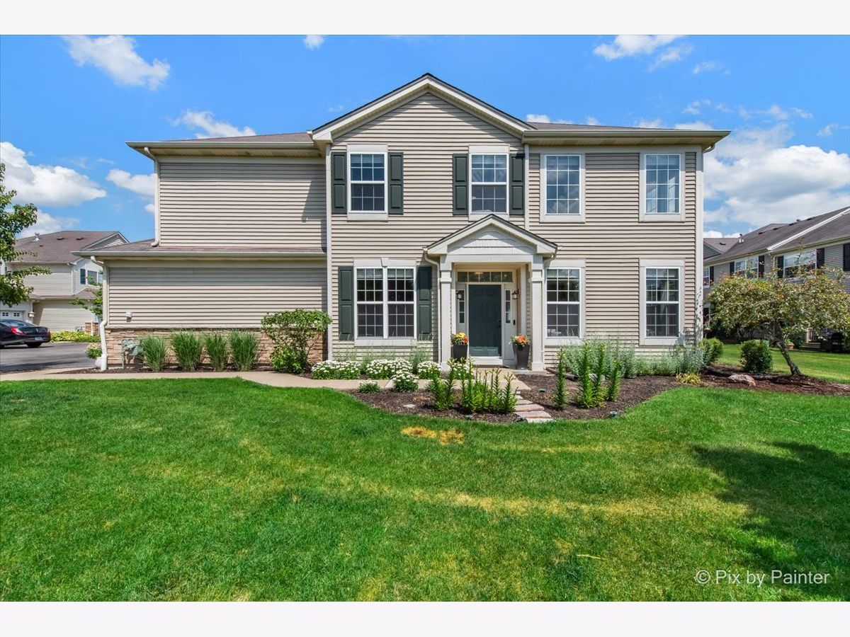 Townhomes & Homes Sold Emerald Bay Round Lake Illinois, 561 Jade