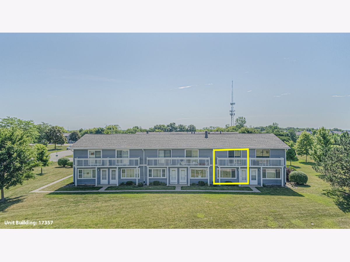 Townhomes & Condos Sold Woodland Hills Gurnee Illinois, 17357 Maple