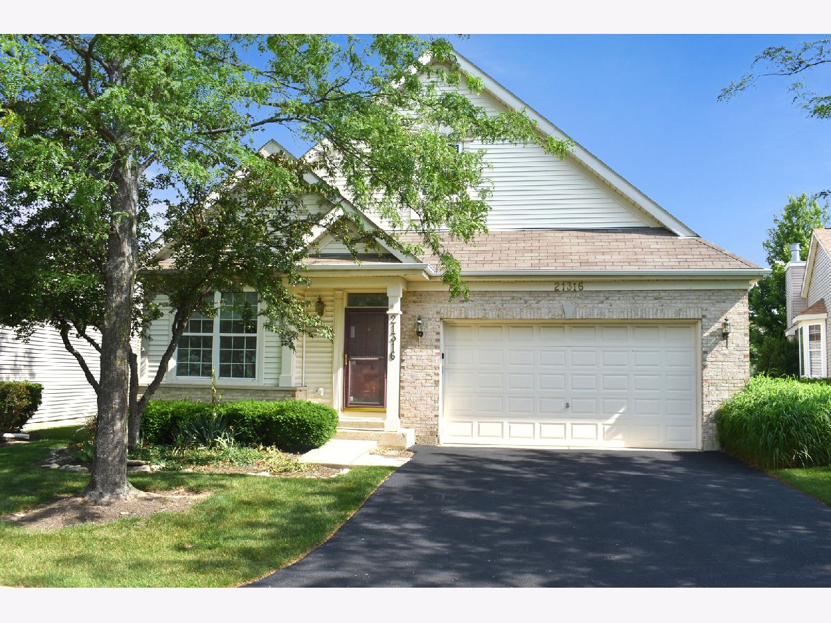 Townhomes & Condos & Homes For Sale Carillon Lakes Crest Hill Illinois, 21316 Brush Lake Drive