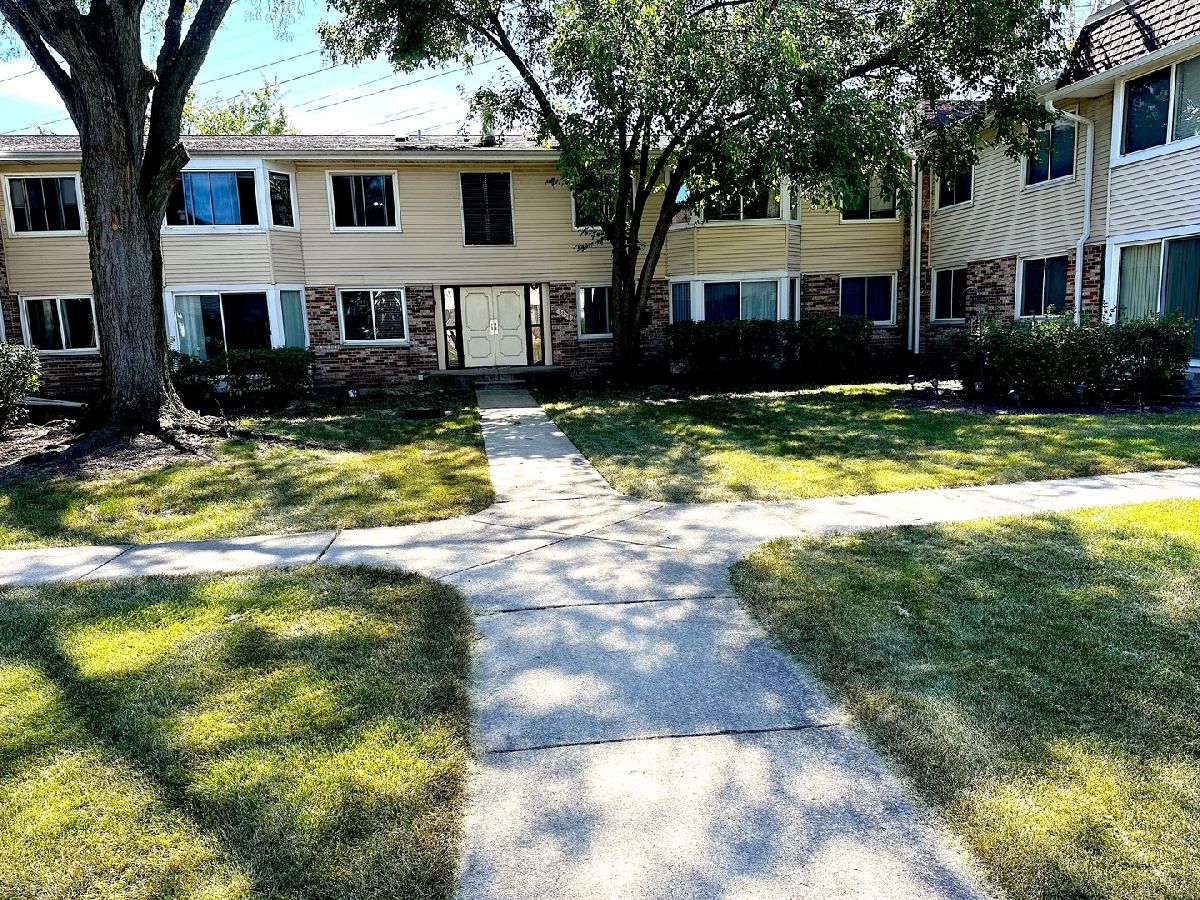 Homes & Condos & Townhomes For Sale Winston Hills Woodridge Illinois, 3108 Roberts Drive