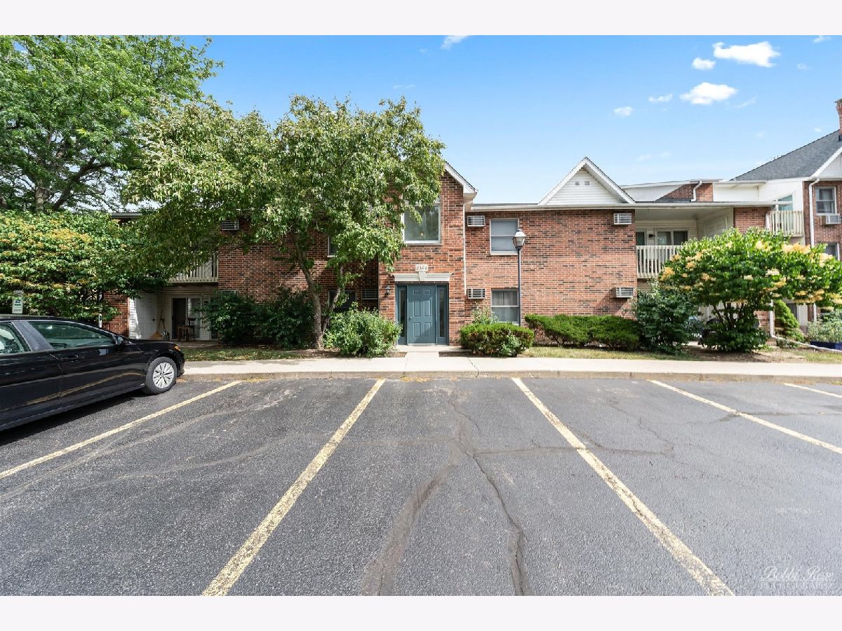Condominiums Sold Prairie Point Lake In The Hills Illinois, 1384 Cunat