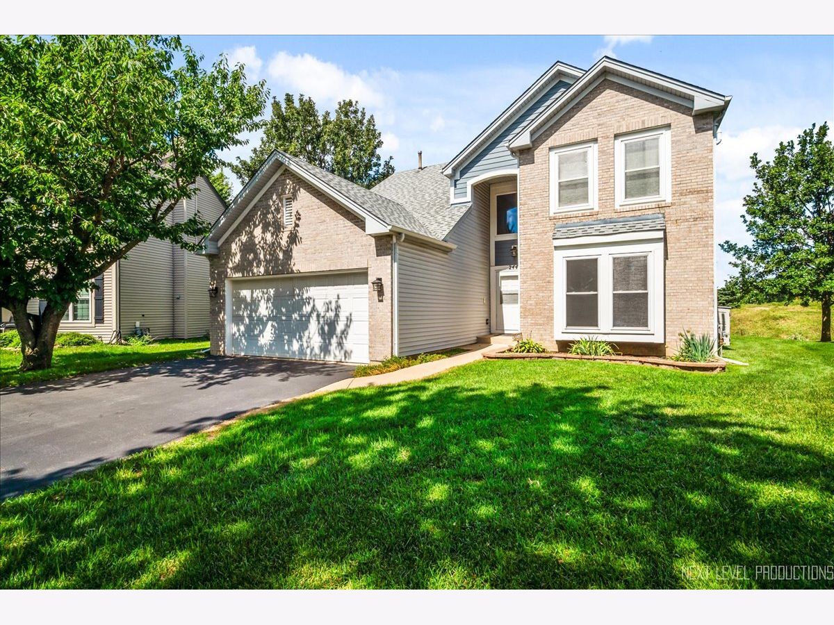 Homes & Townhomes & Condos For Sale Orchard Valley Aurora Illinois, 2444 Deerfield Drive