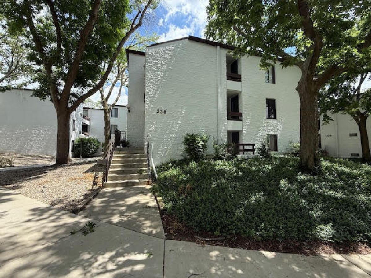 Condominiums Rented Courtyard Arlington Heights Illinois, 338 Miner
