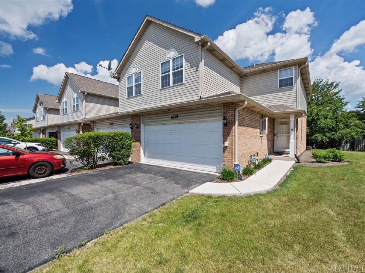 Townhomes Rented Riverbrook West Naperville Illinois, 1619 Windward