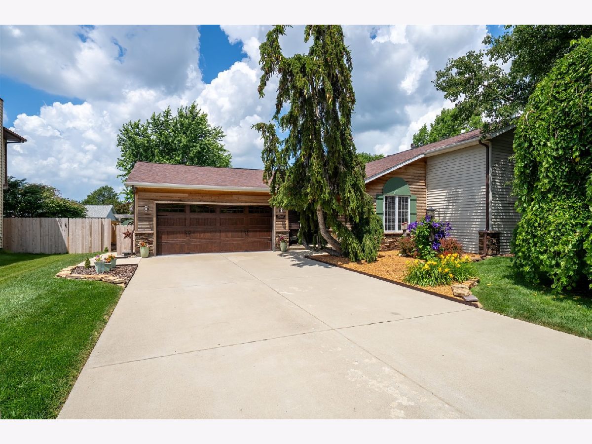 Homes & Condos & Townhomes Sold Carriage Hills Normal Illinois, 1603 Bensington