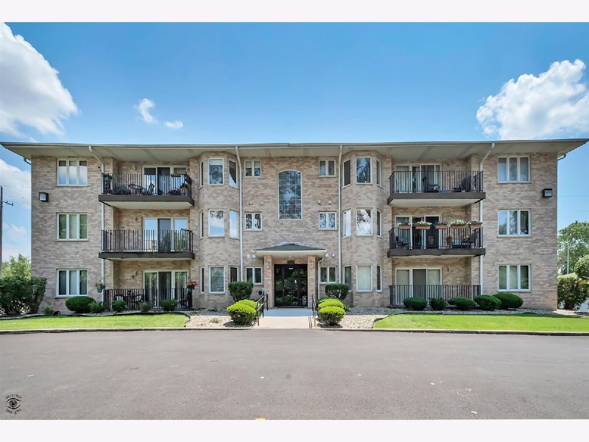 Condominiums Sold Timber Falls Chicago Ridge Illinois, 10228 Southwest