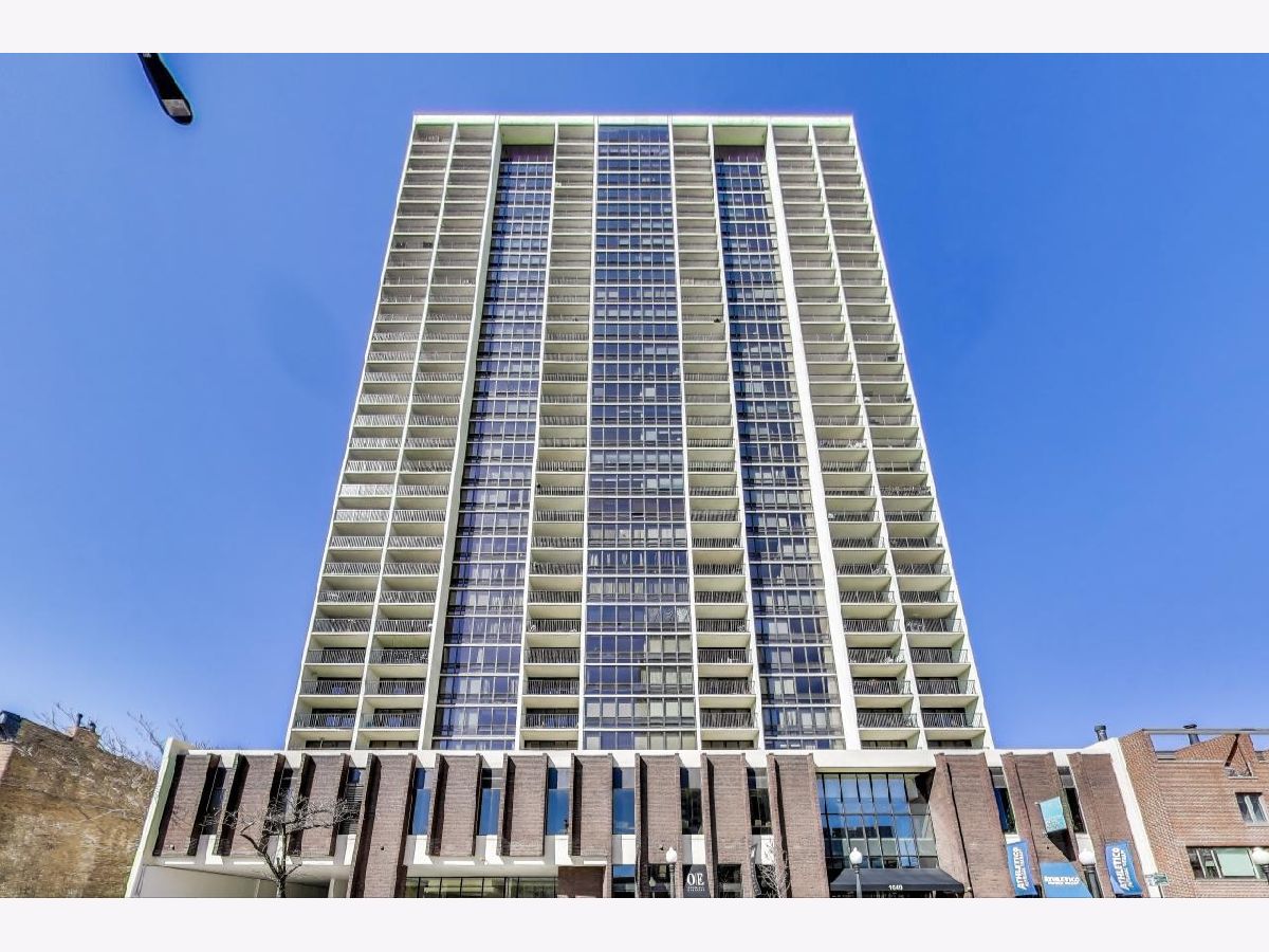 Condominiums For Sale Americana Towers Chicago Illinois, 1636 Wells Street