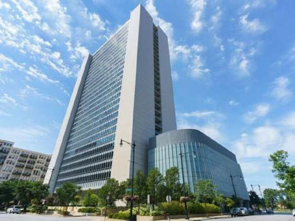 Condominiums Rented Montgomery Chicago Illinois, 500 Superior