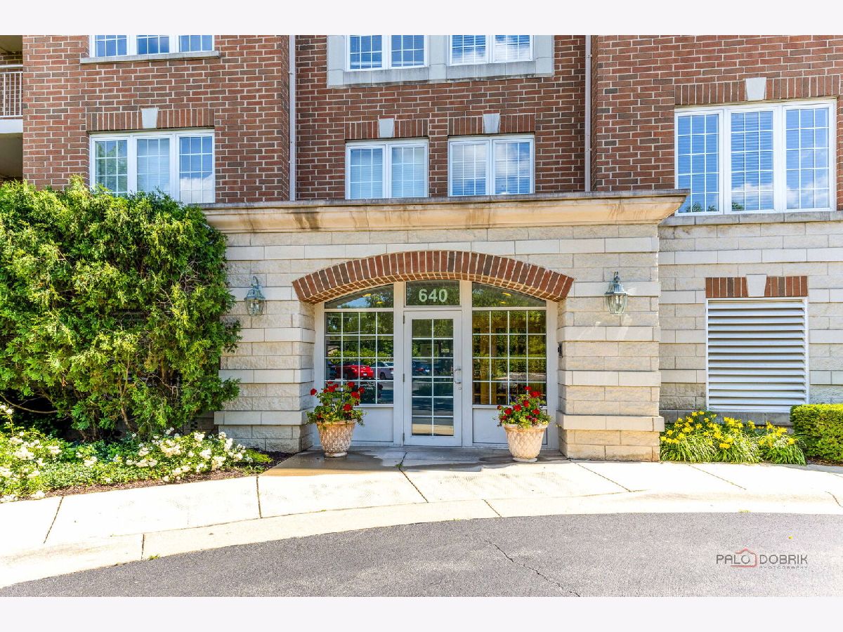 Condos & Townhomes Sold South Commons Deerfield Illinois, 640 Robert York