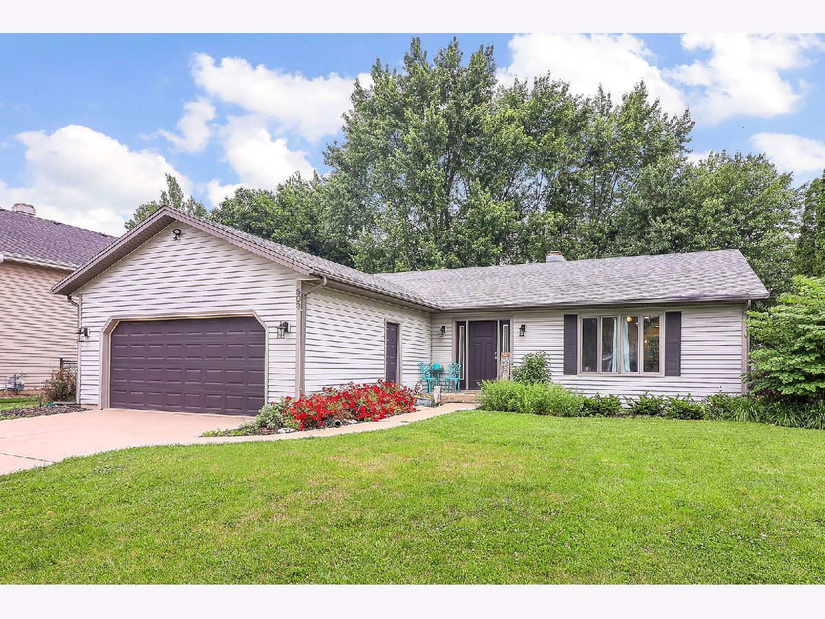 Homes & Townhomes For Sale Valley Creek Elgin Illinois, 609 Lyle Avenue