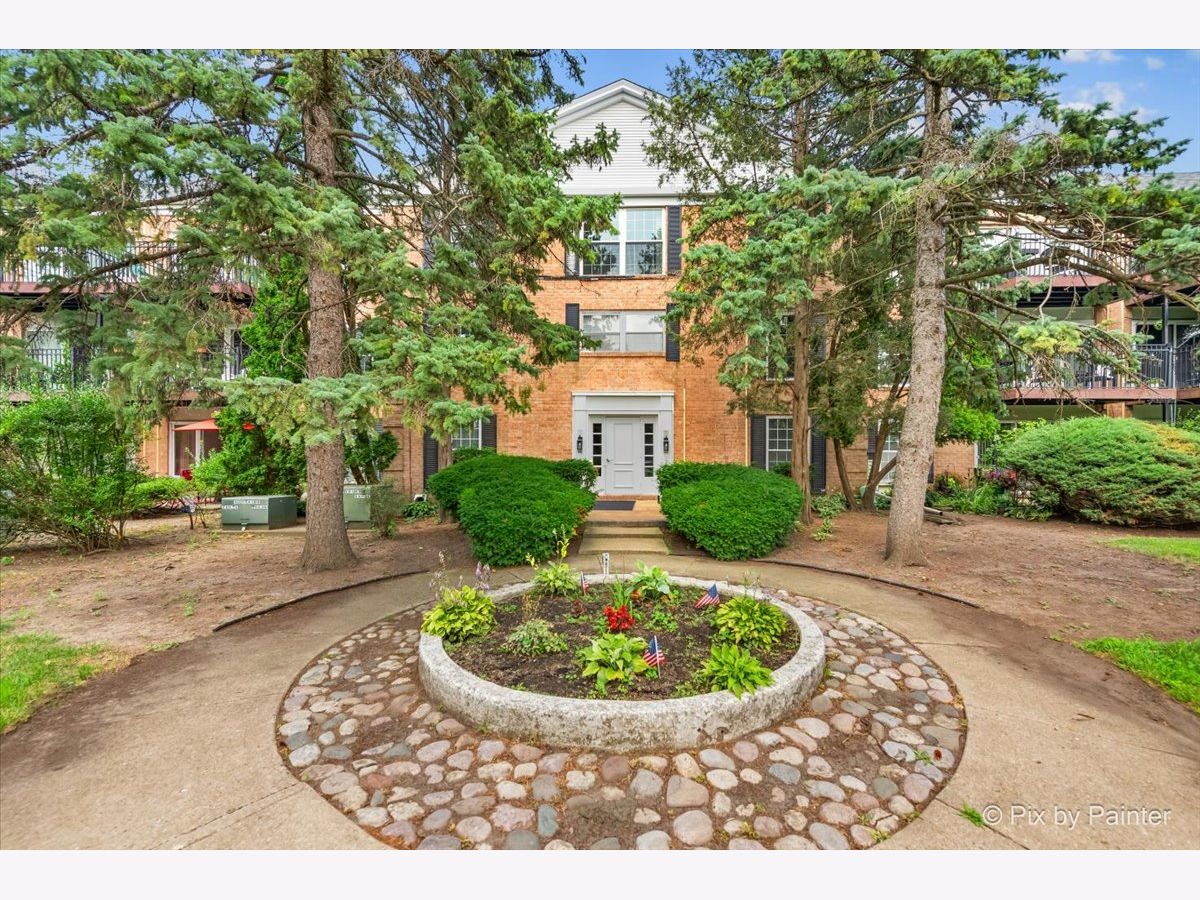 Condominiums Sold Carriage Way Rolling Meadows Illinois, 5100 Carriageway
