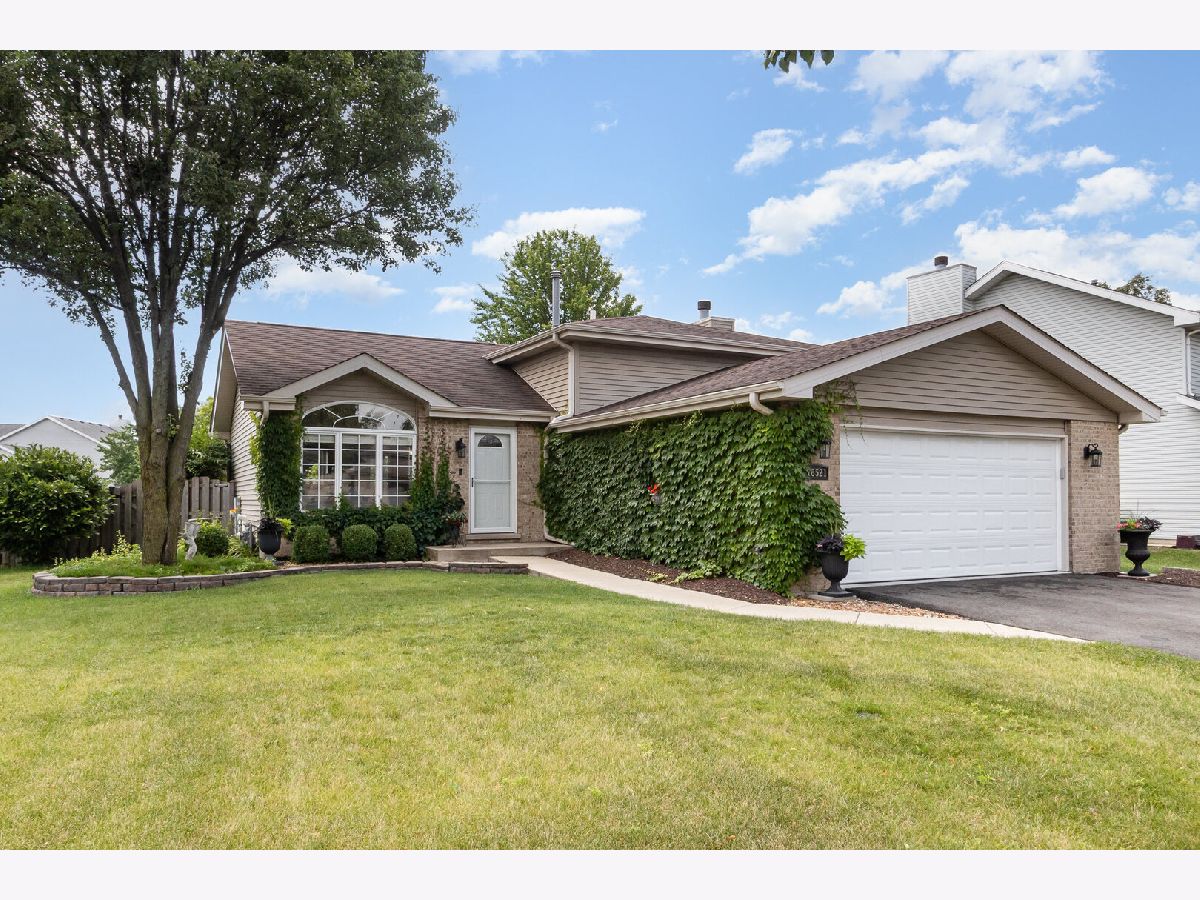 Townhomes & Condos & Homes Sold Broken Arrow Lockport Illinois, 16521 Delaware