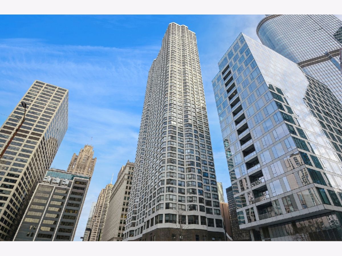 Condominiums For Sale River Plaza Chicago Illinois, 405 Wabash Avenue