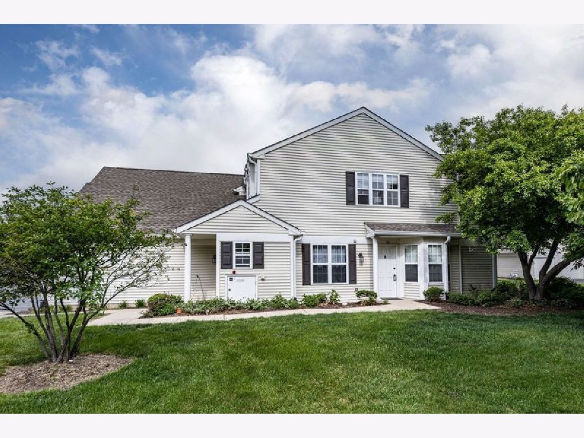 Townhomes & Condos Rented Windridge Naperville Illinois, 2211 Waterleaf