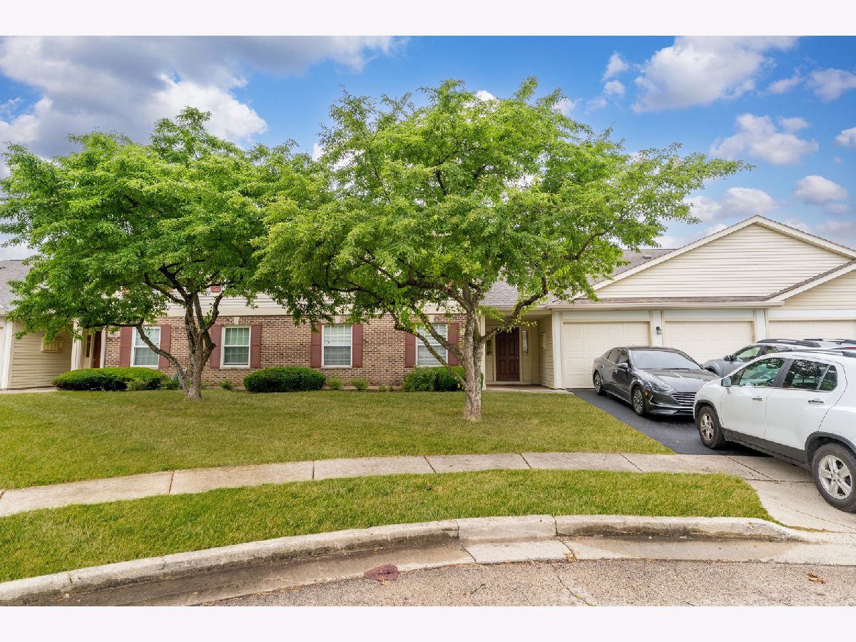 Condos & Townhomes Sold Oakwood Hills Elgin Illinois, 1028 Wynnfield